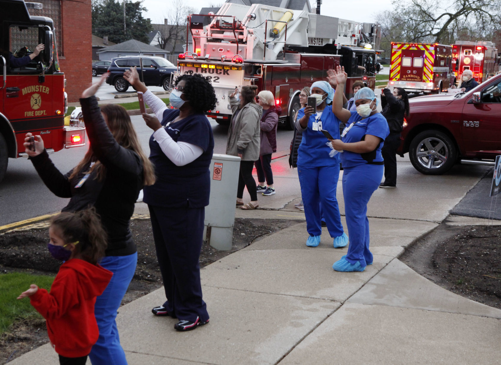 Gallery: First responders recognize Hammond health care workers